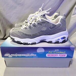 Skechers D’Lites Me Time Women’s Lace Up Sneakers in Gray and White NIB Size 6M